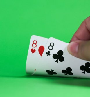 Online Blackjack: Et dybdegående kig på et populært casinospil