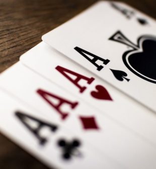 21 Regler: En dybdegående gennemgang af blackjack for casinoentusiaster