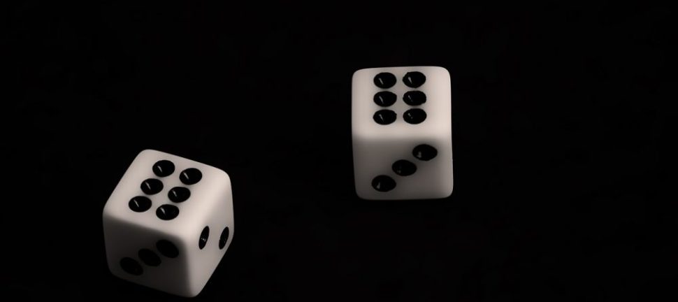 Velkomstbonus er en populær form for incitament, der tilbydes af online casinoer for at tiltrække nye spillere